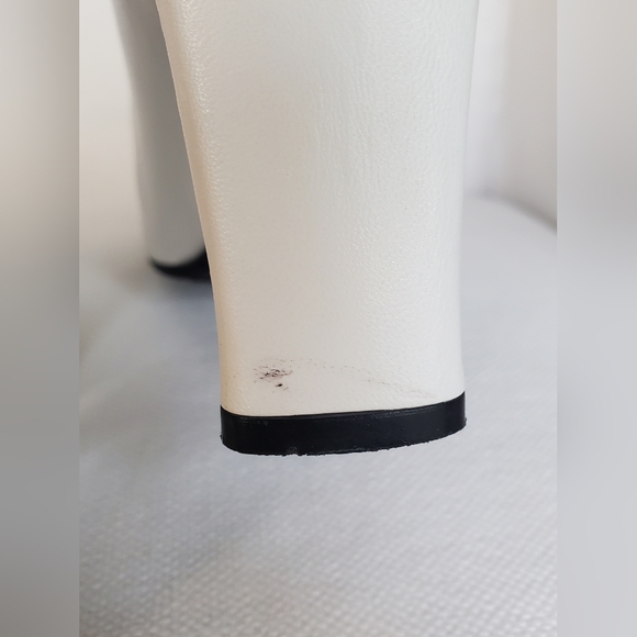 Stuart Weitzman oyster white leather square toe heels w/ buckle detail SZ 6 1/2 - Picture 8 of 9